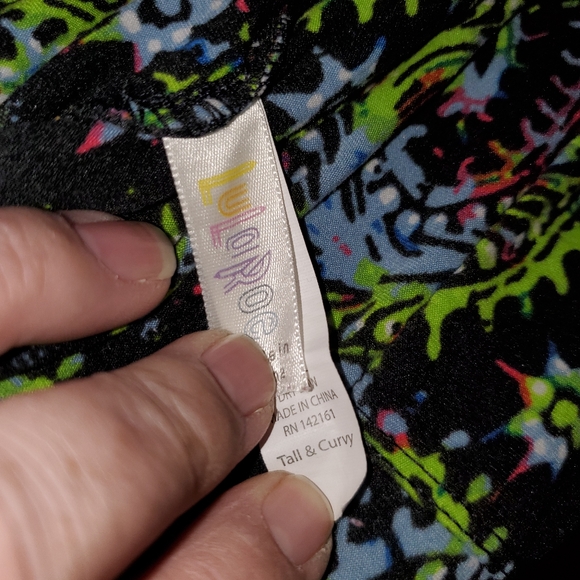 💥LuLaRoe Tall and Curvy - Worn Only a Few Times. - Picture 3 of 3